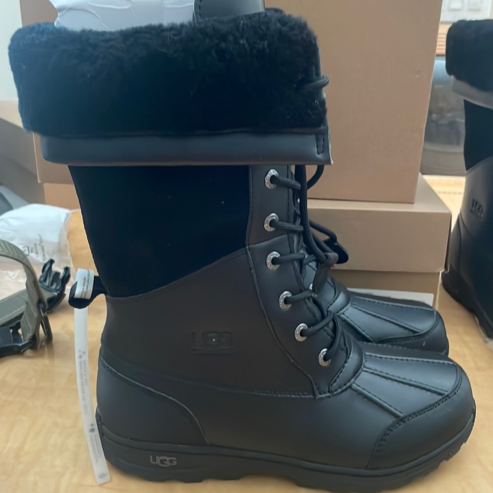 Ugg Kid’s Butte Togle Tall CRW Boot